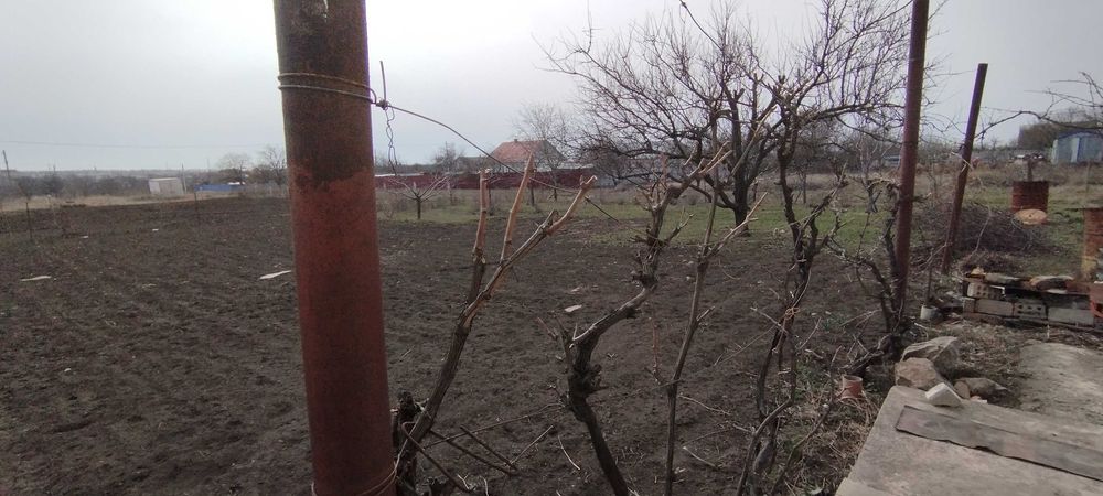 Коробка без внутрішніх робіт. Земельна ділянка 0,12га в с.Новому