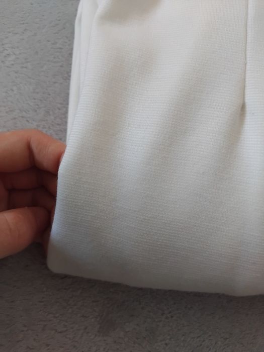 Klasyczna sukienka ołówkowa śmietankowa biel koronkowy przód roz. XS/S