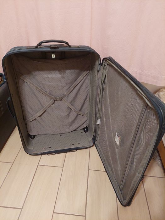 Велика валіза у гарному стані