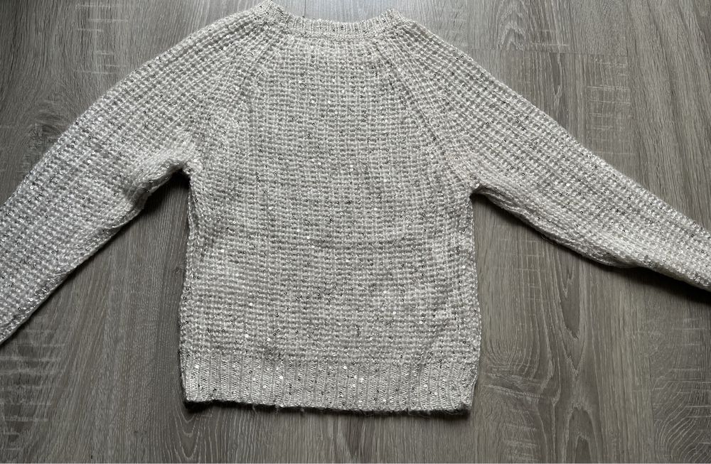 Sweterek dziewczęcy