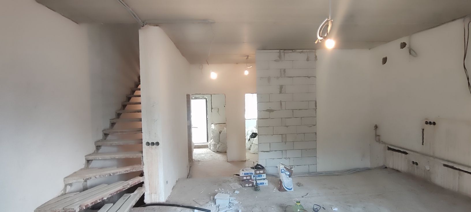 Продаж чорнового таунхауса 120м2, є підвал, гараж, тераса