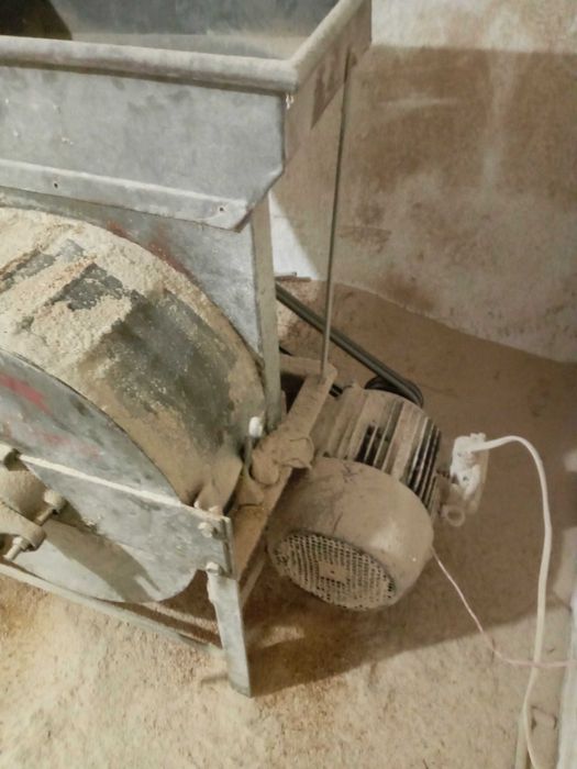 Зероподрібнювач жорновий. Млин.