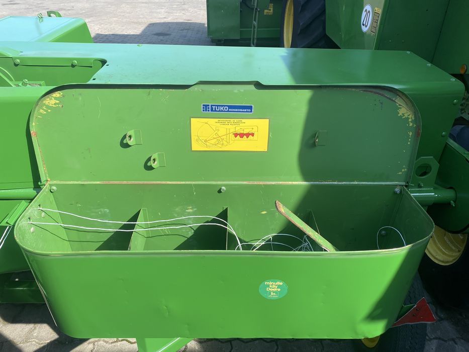 прес підбирач John Deere 332