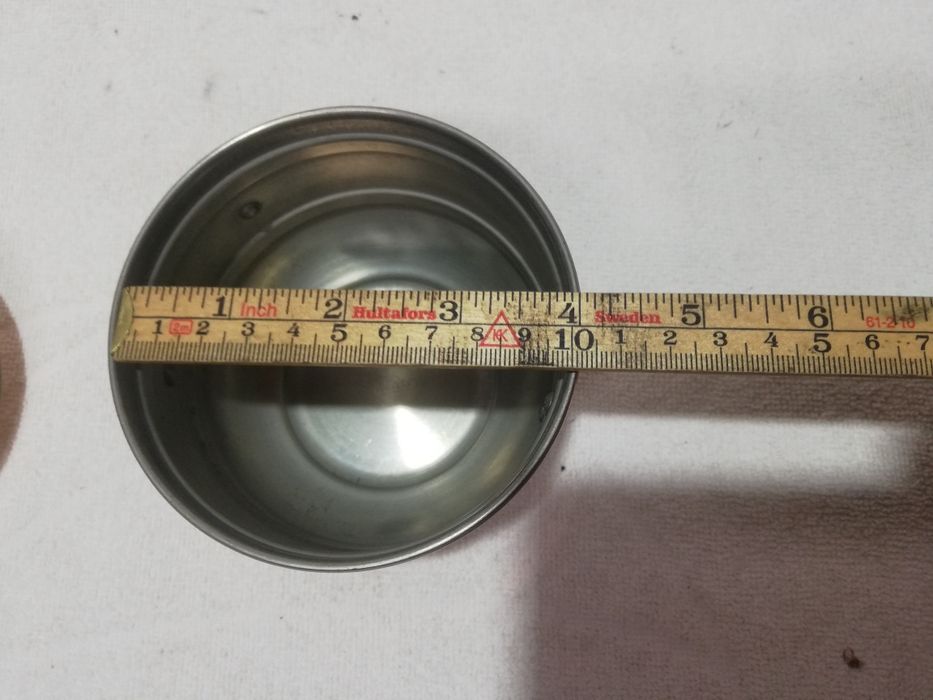 Nr. 24. Pojemnik miedziany z napisem Godis