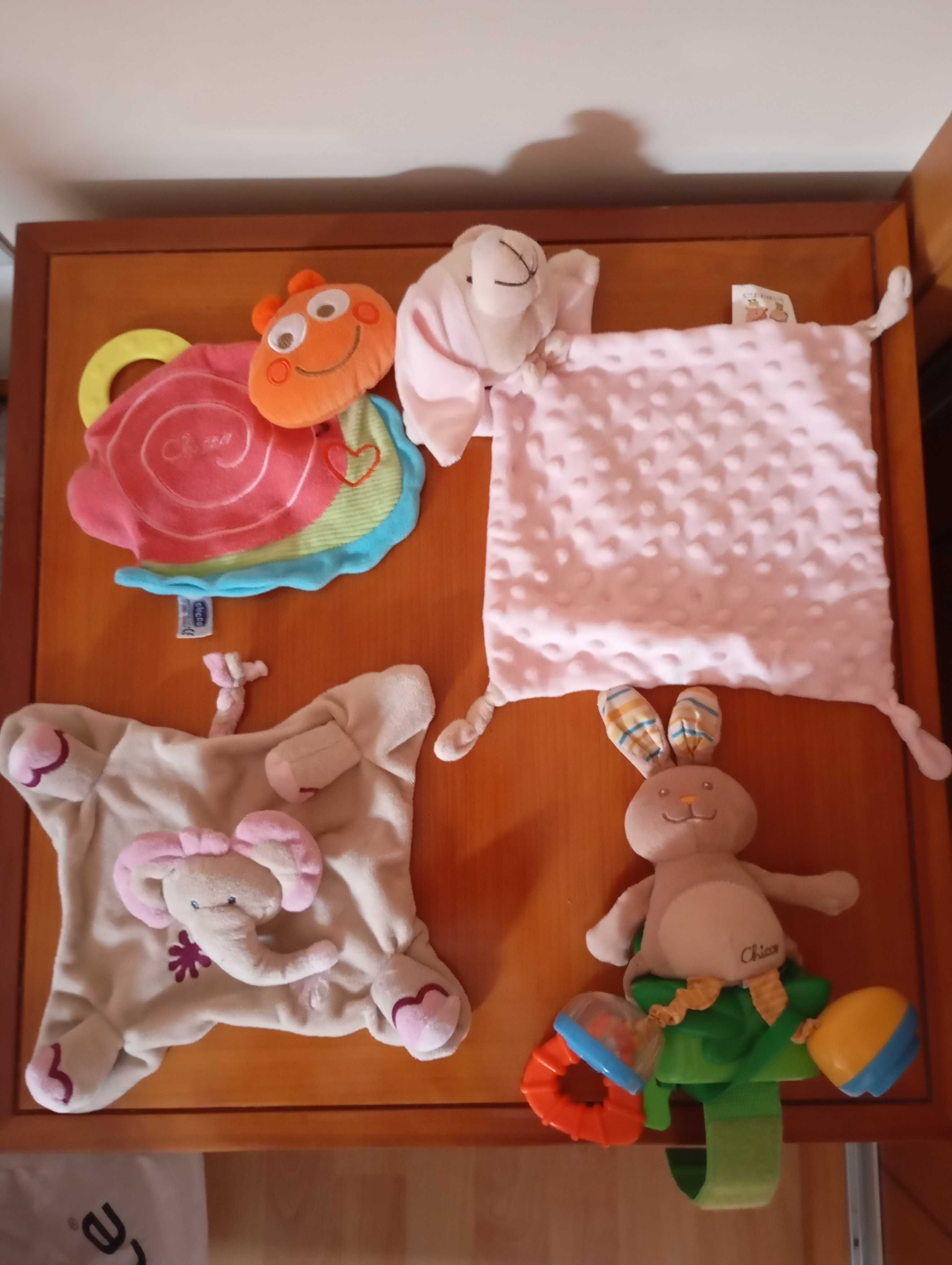 4 brinquedos para bebé