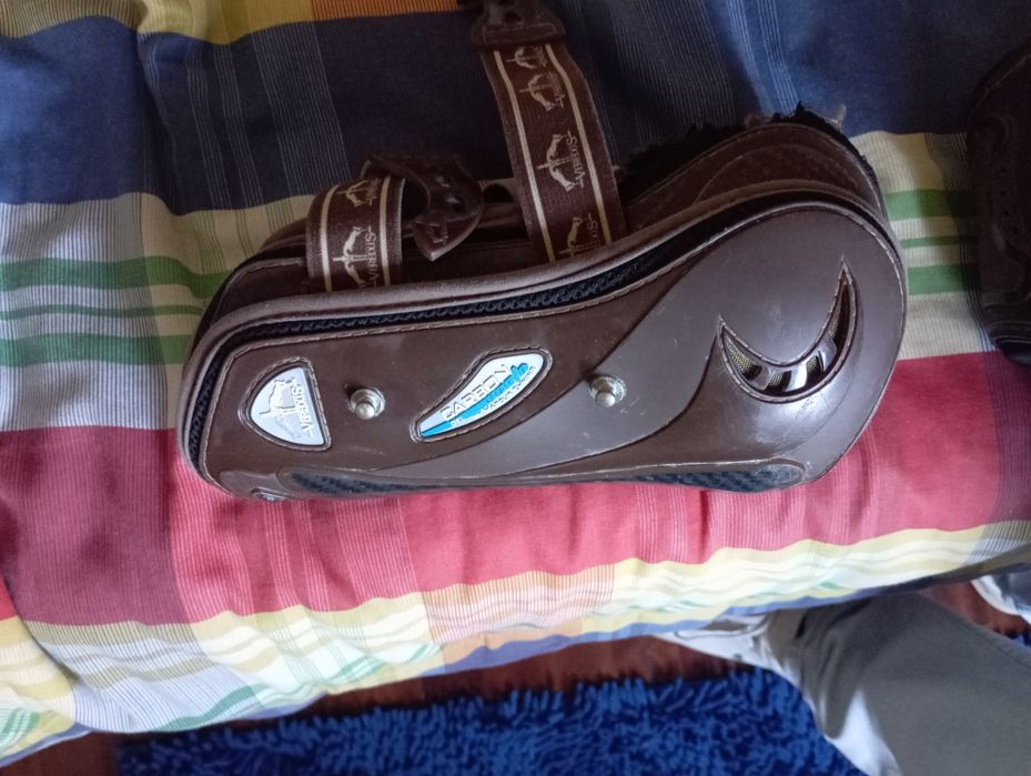 Caneleiras para cavalos