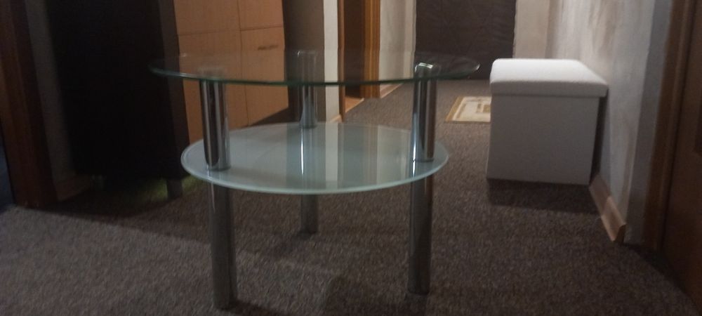 Mały szklany stolik