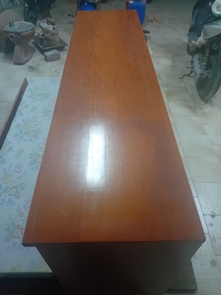 Movel Grande cama em muito bom estado geral
