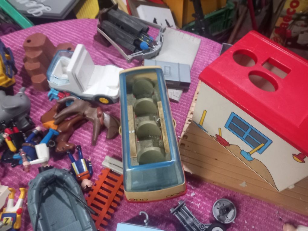 Grande lote de  legos  e playmobil