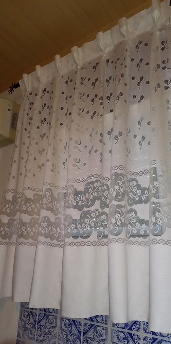 Cortinado curto p/ janela pequena