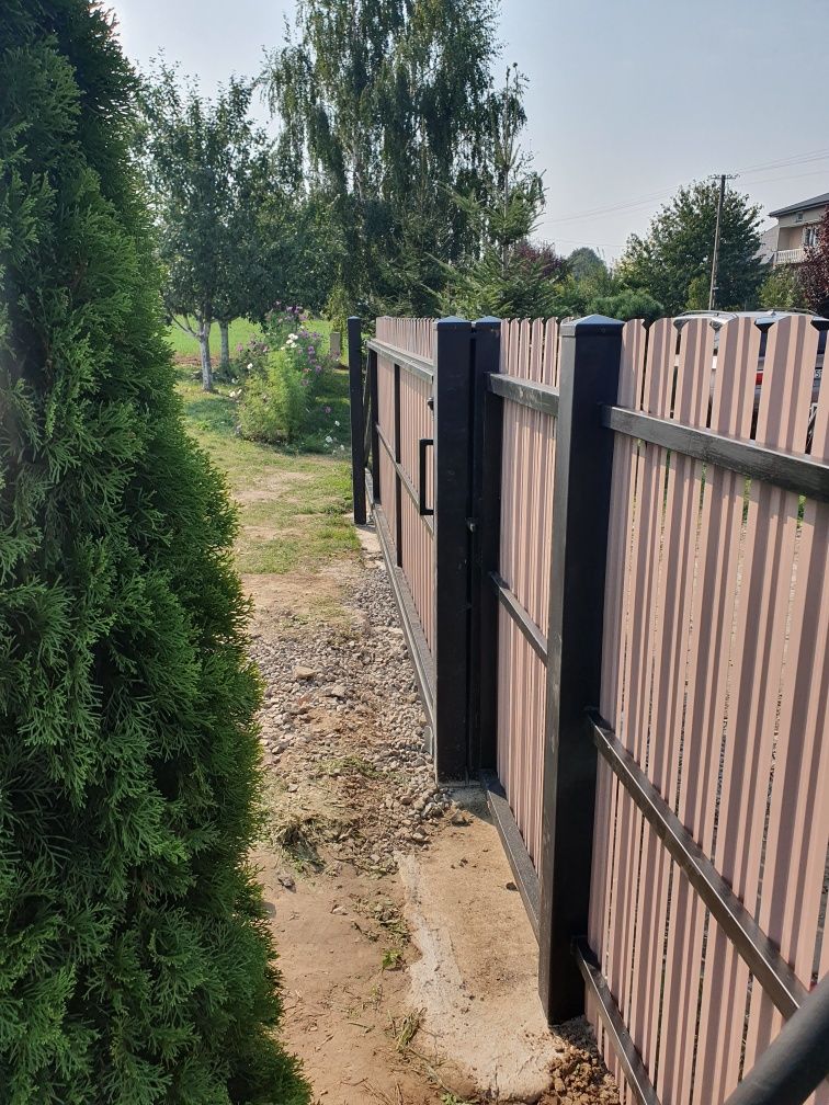 Brama suwana furtka przęsła.