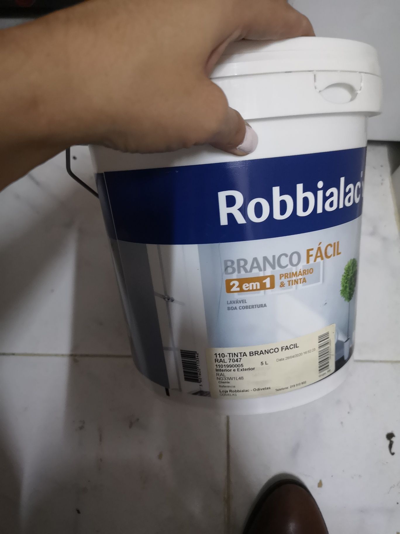 Tinta e primário BRANCO Fácil Robbialac cinza RAL 7040