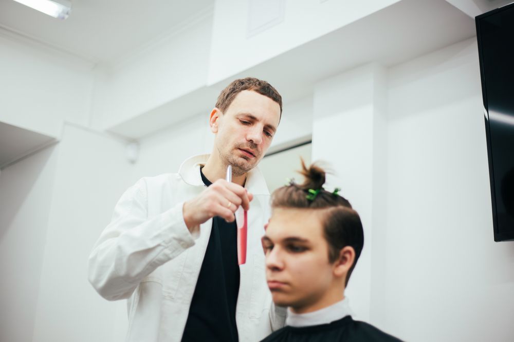 Стрижка чоловіча (мужская) / гоління / оформлення бороди і вусів