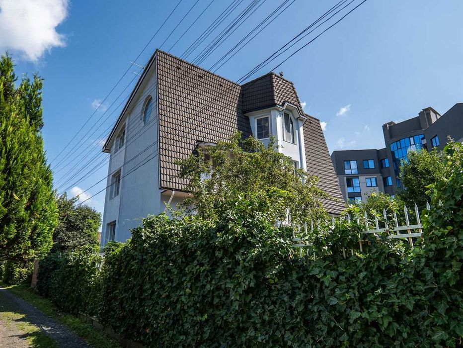 Терміново продам будинок в центрі м. Луцька! (заїзд з вул. Коперника)