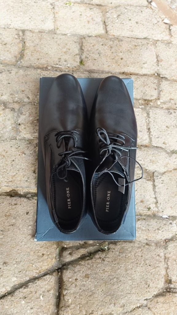 nowe eleganckie skórzane buty Pier One