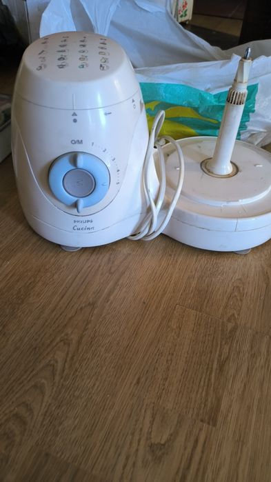 Кухонний комбайн Philips з насадками