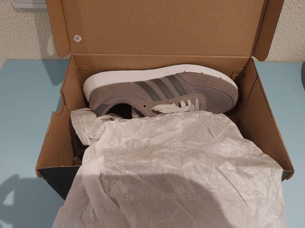 Ténis Adidas 40.5
