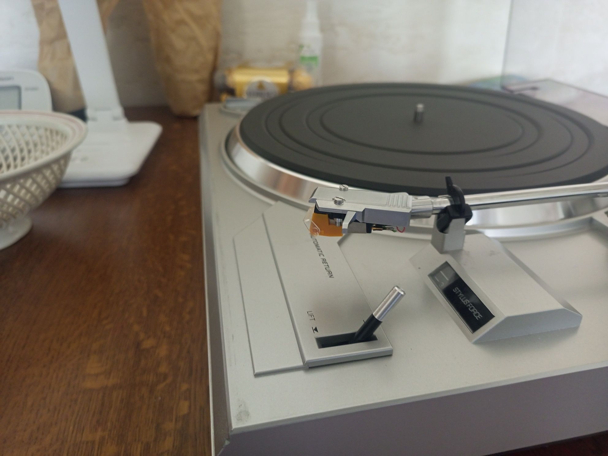 PHILIPS F7122 вініловий програвач