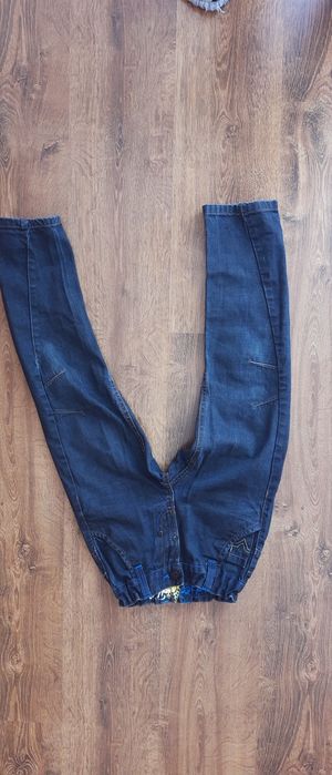 Dzinsy 128 i t-shirt na 7-8 lat