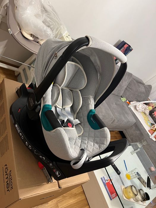 Fotelik samochodowy z bazą