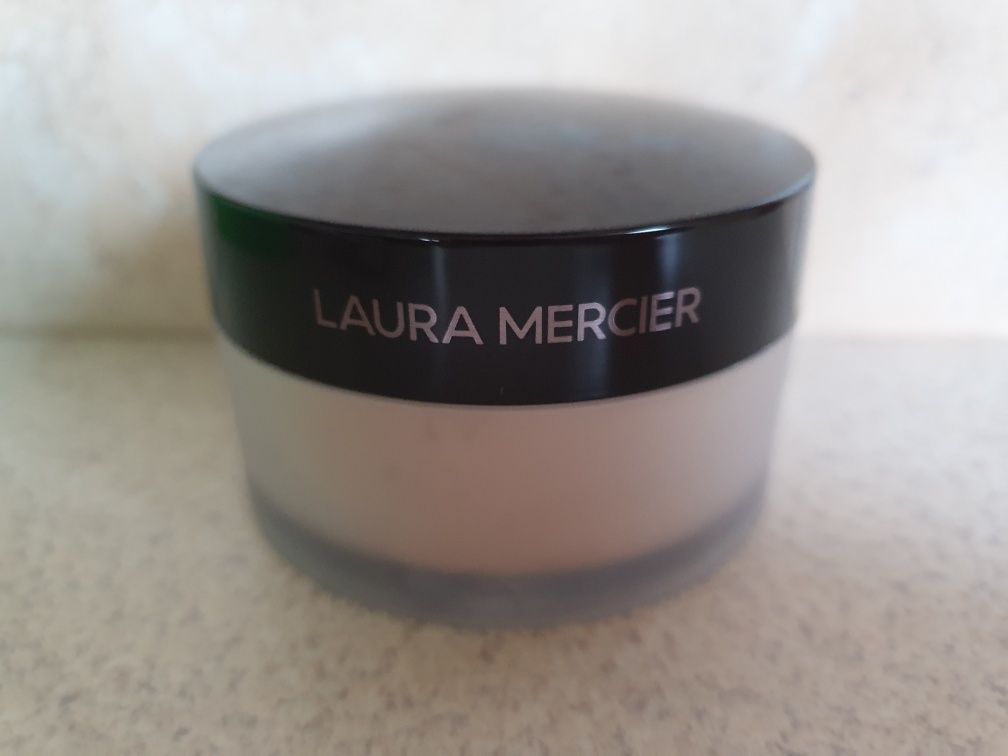 Laura Mercier Sypki puder utrwalający makijaż Translucent