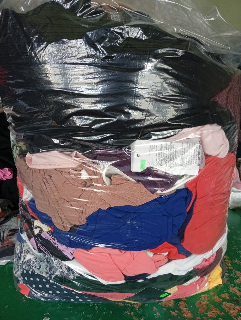Pakiet 15 kg nowej odzieży typu outlet