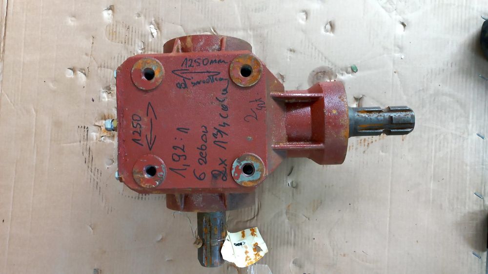 Przekładnia kątowa kosiarka mulczer rozdrabniacz rozrzutnika 0,75:1 8305113 GKN