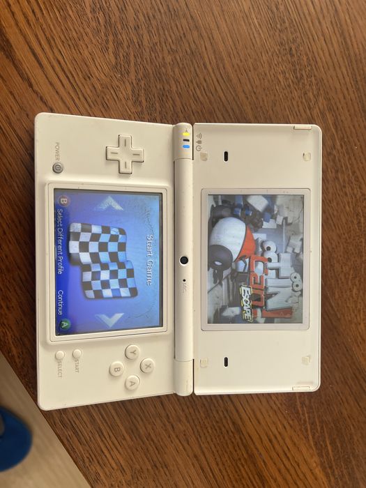 Nintendo DSi biale