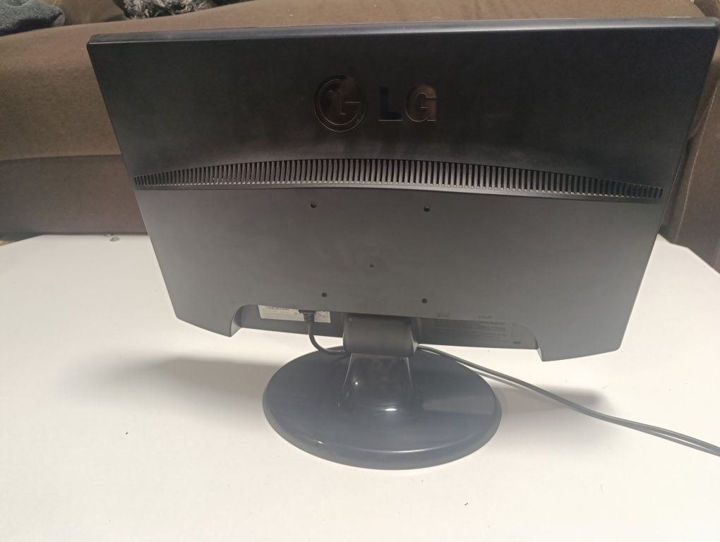 Монитор LG flatron w2243 t-pf