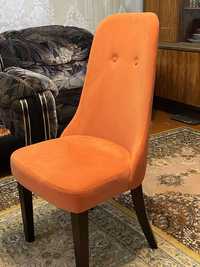 Кресло с чехлом для дома