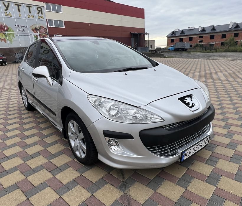 Peugeot 308 2008 рік 1.6 газ-бензин автомат.
