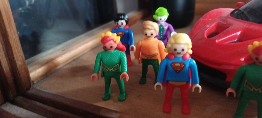 Kinder Sorpresa DC Playmovil