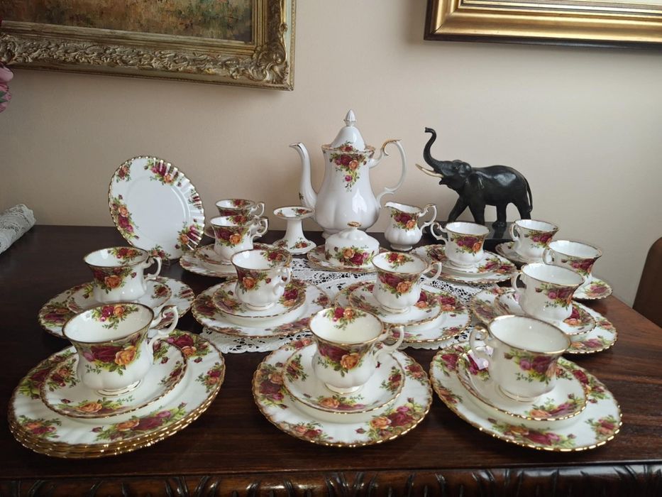 Royal Albert Serwis kawowo deserowy przeznaczony dla 12 osób