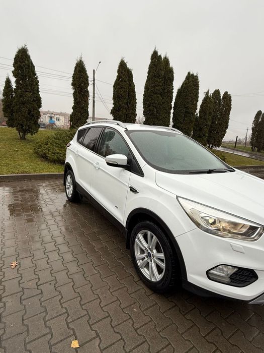 Автомобіль Ford Kuga II 2017 року випуску в експлуатації з травня 2018