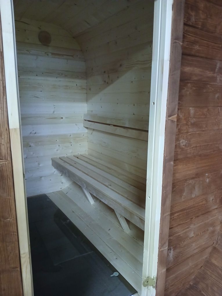 Sauna i balie, meble ogrodowe.