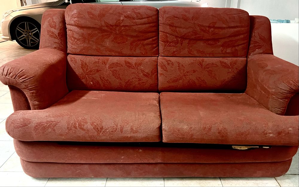 Sofá cama 2 lugares em tecido como novo.