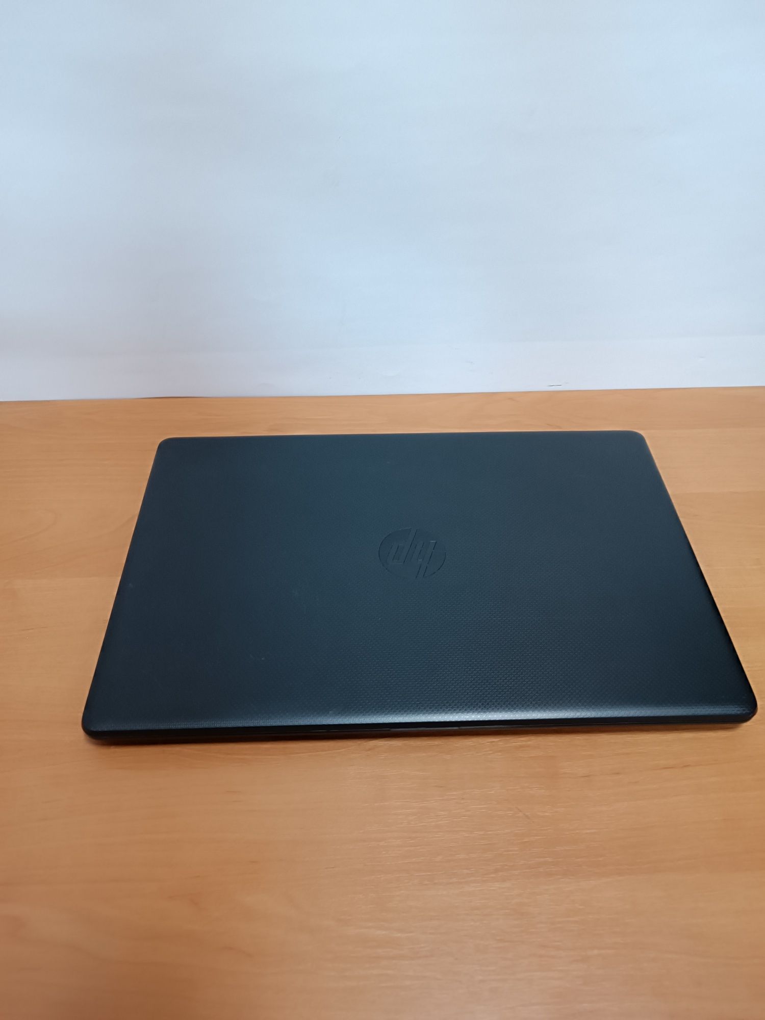 Ноутбук Тонкий HP 17 17.3" i5 8265 8 по 3.9Ghz 8GB D4 SSD 256GB