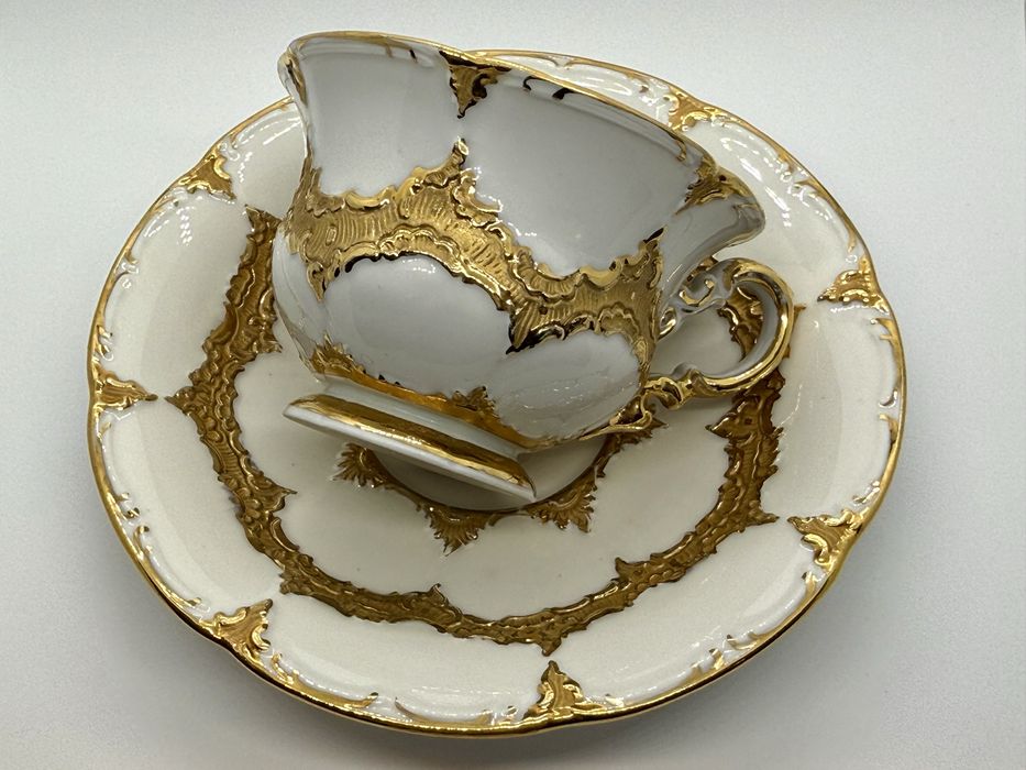 Miśnia / Meissen elegancka filiżanka bogato złocona wzór B-Form