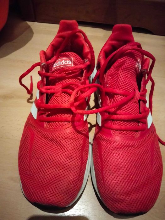 Tênis vermelhos Adidas