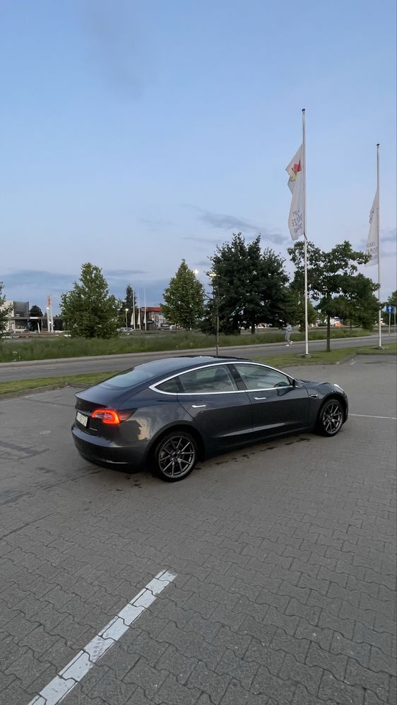 Tesla Model 3 Long Range Dual Motor All-Whell Drive