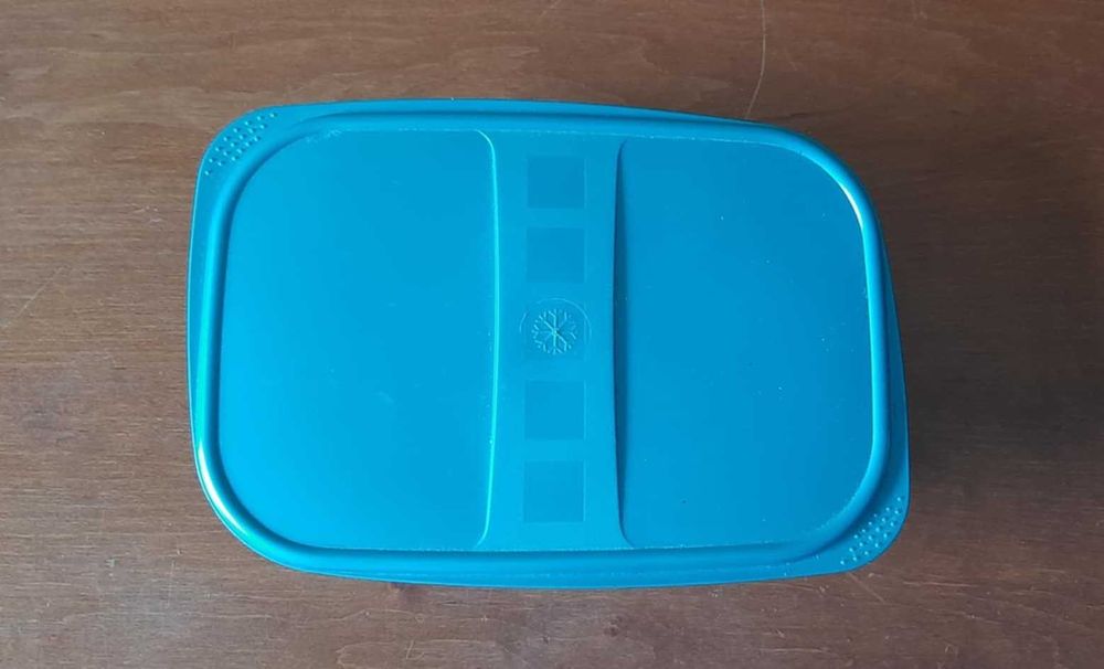 Plastikowy pojemnik / pudełko do przechowywania żywności / zamrażania