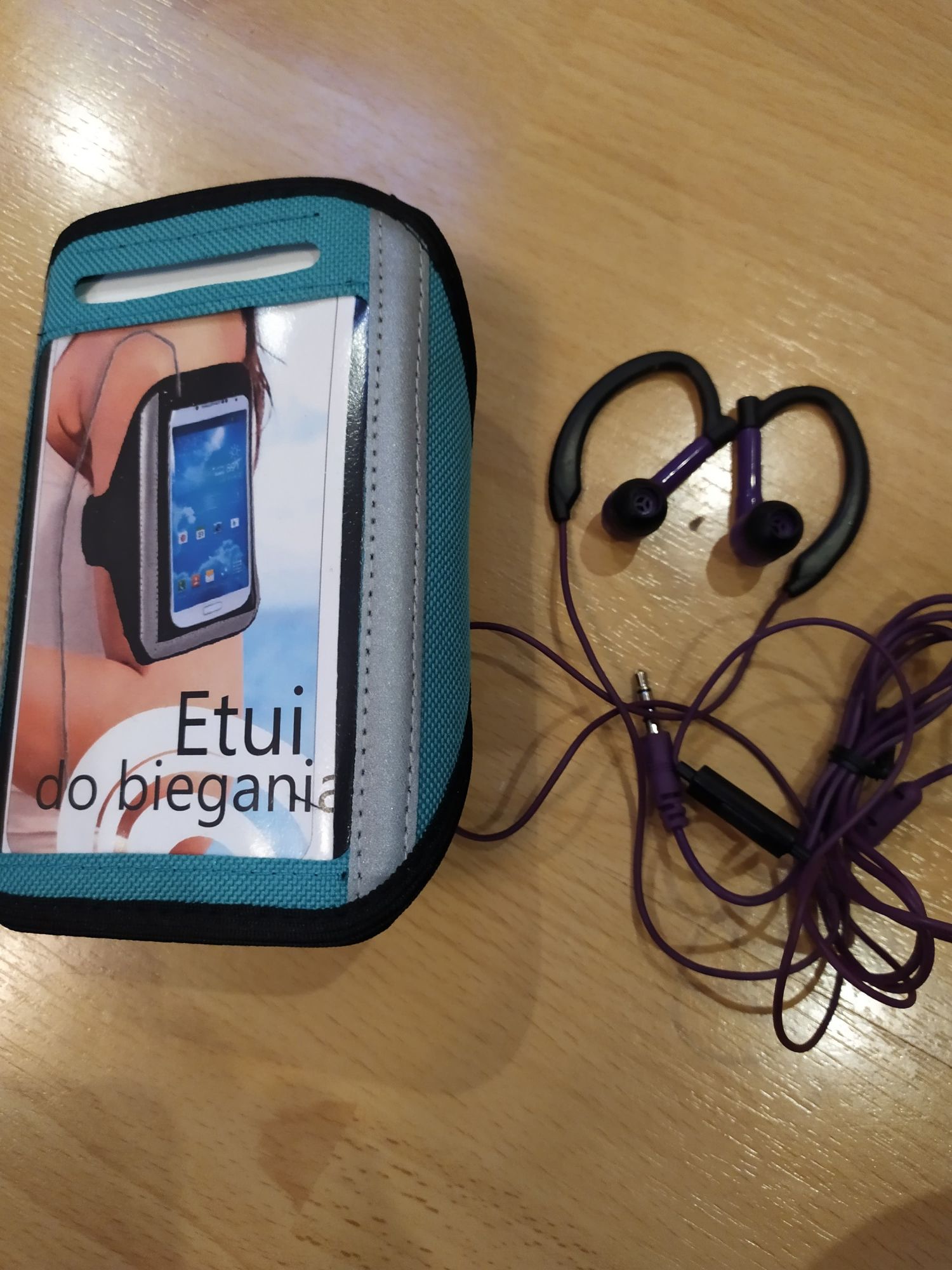 Etui ze słuchawkami do biegania na telefon