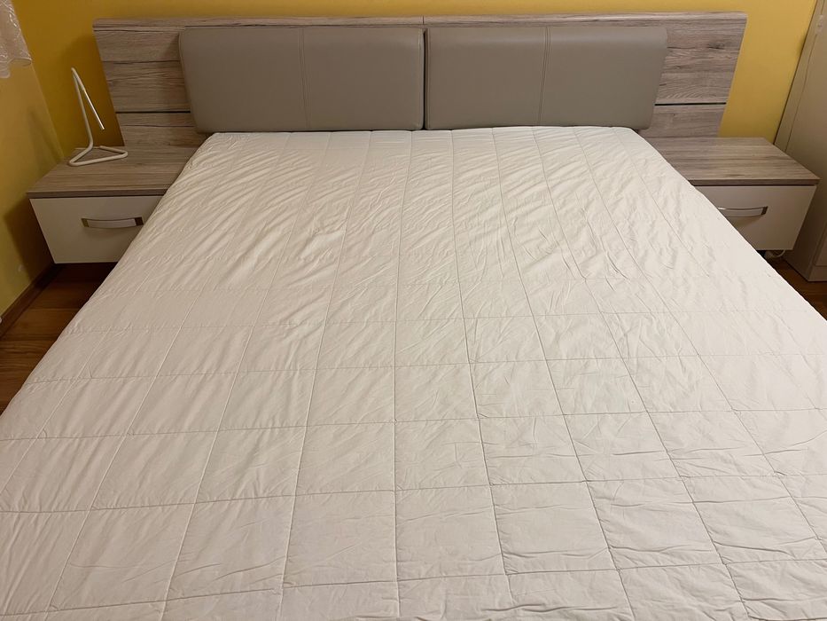 Łóżko 160x200 z zintegrowanymi szafkami i oświetleniem
