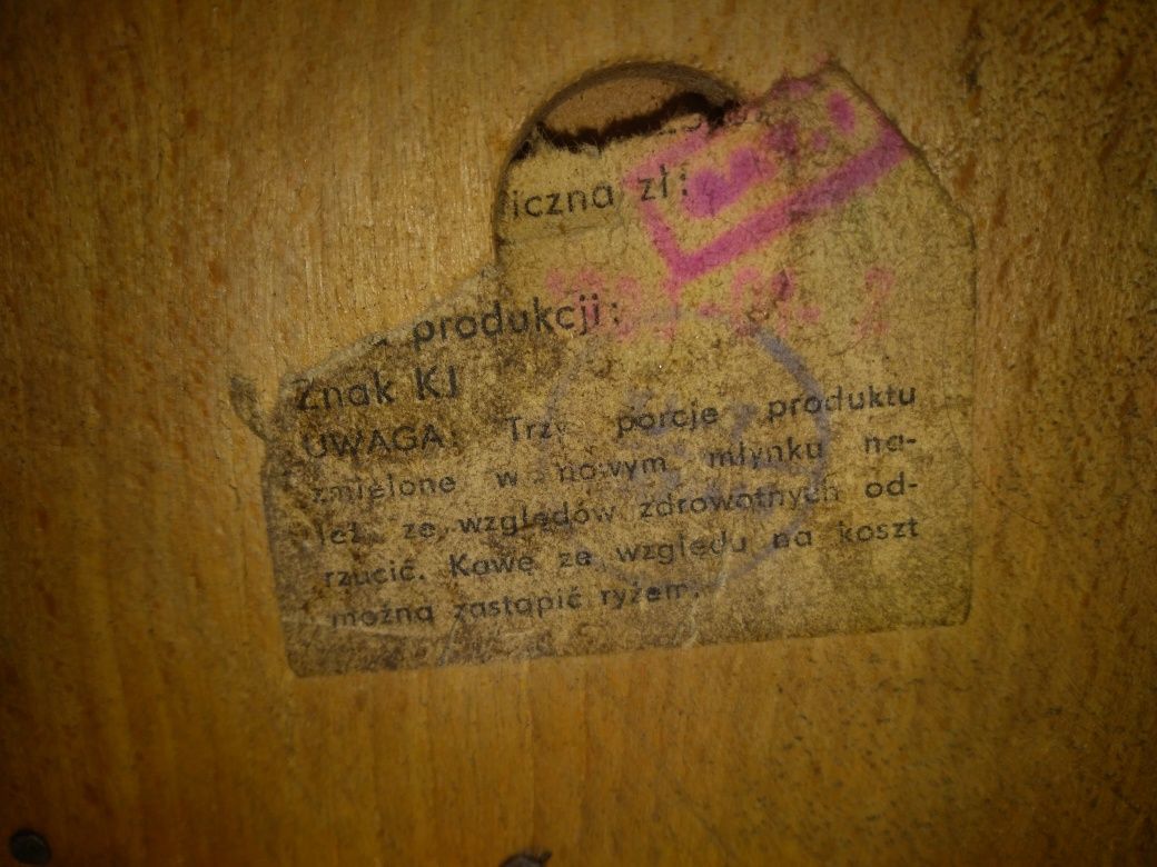 Stary młynek PRL z unikatowa kartką