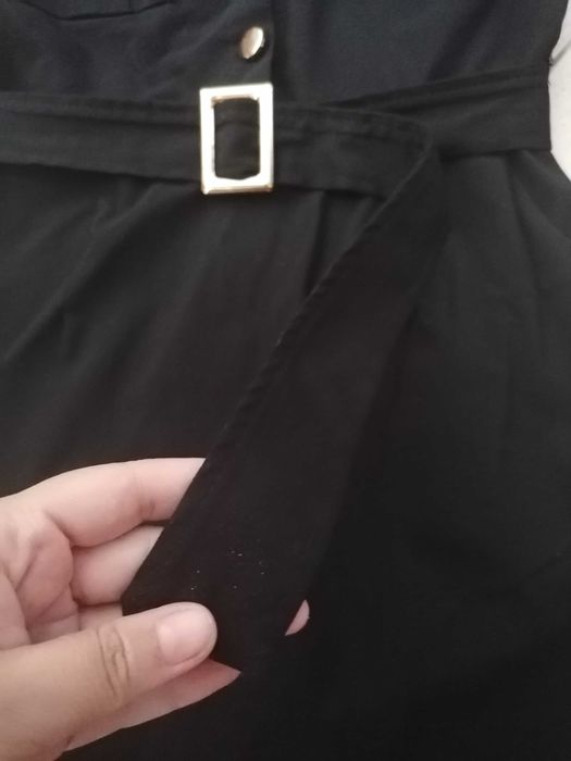 Vestido preto com botões dourados, novo