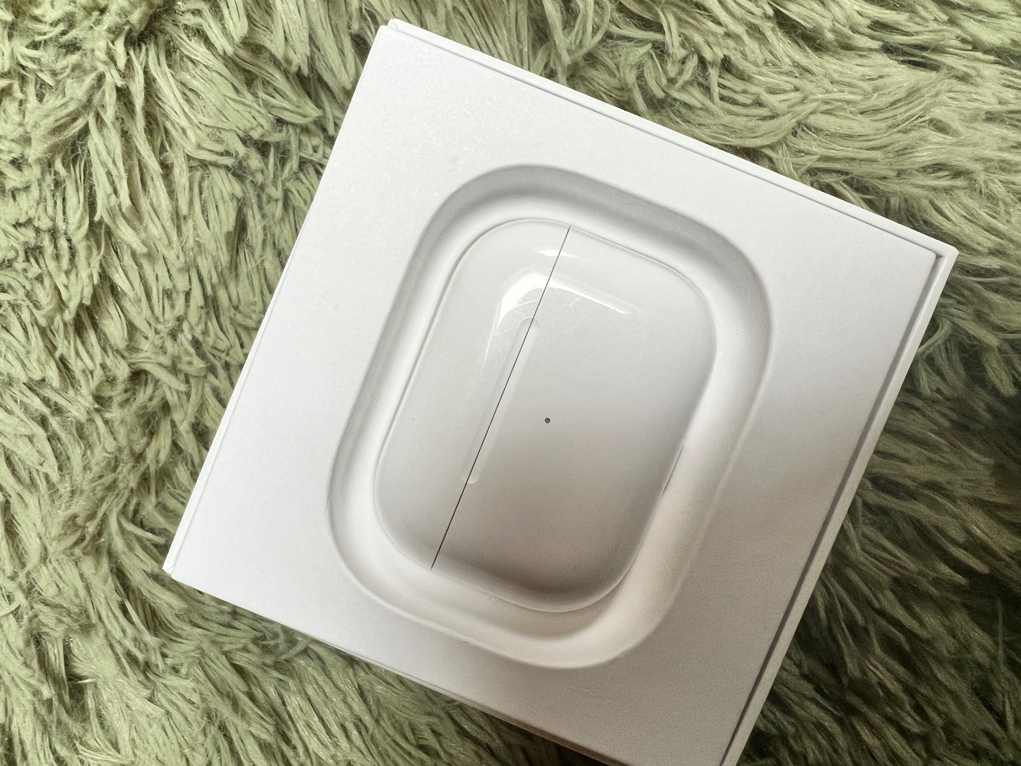 airpods pro magsafe charging case