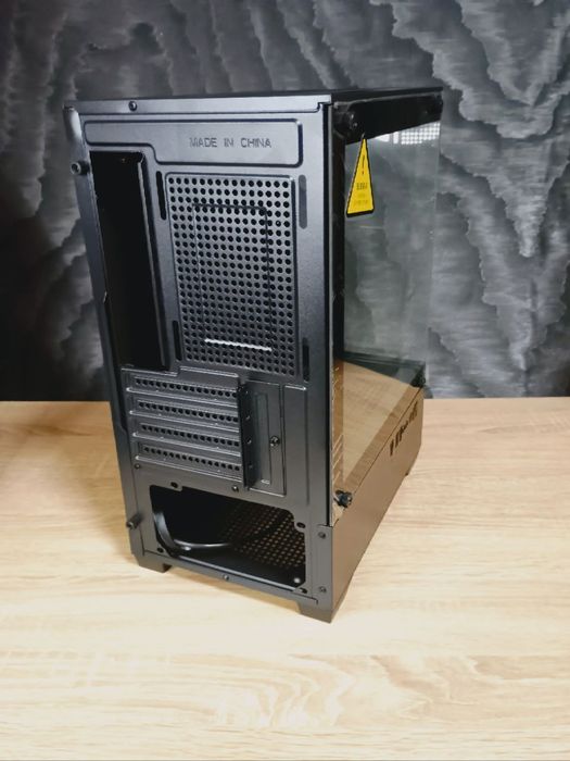 Комп'ютерний корпус MSi