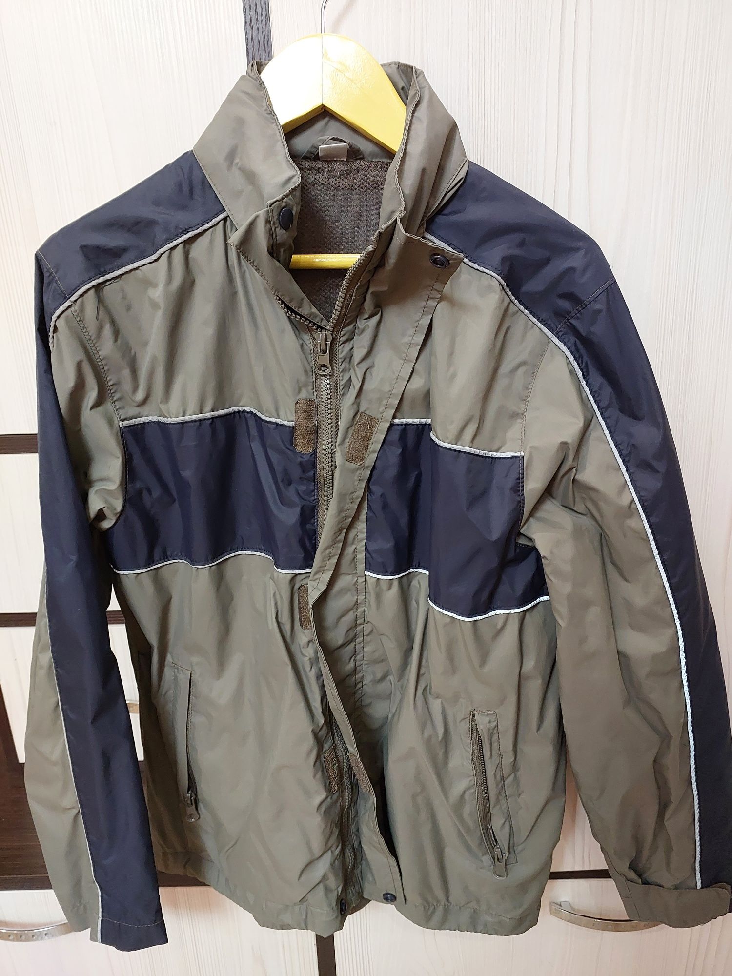 Демисезонная куртка и ветровка размер 146-152