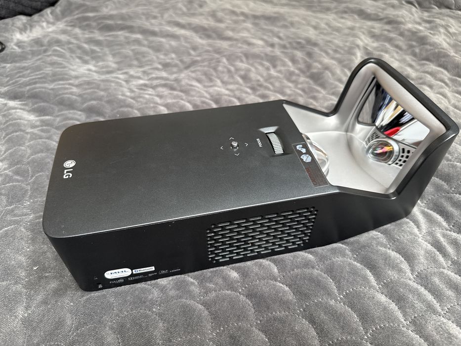 Projektor LED LG PF 1000U krótkiego rzutu UST FullHD 3D