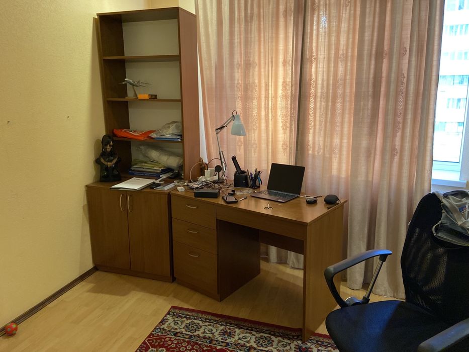 Письмовий стіл та шафа
